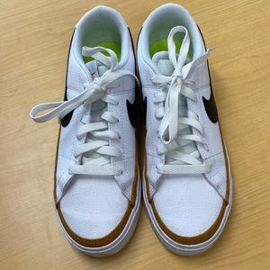 Nike Court Legacy